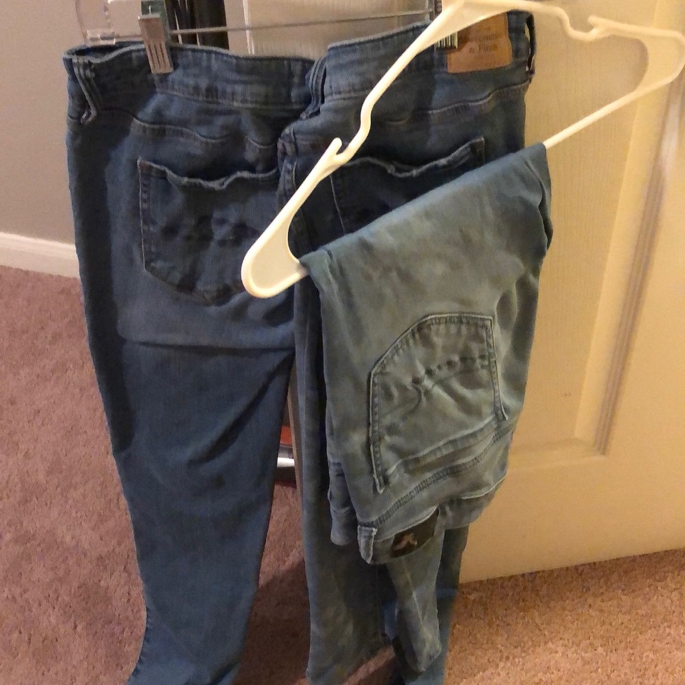 Abercrombie & Fitch, American Eagle jeans (skinny)
